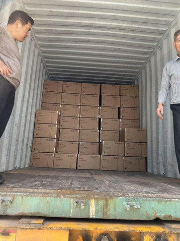 Workers are loading the goods. Workers are loading the goods.